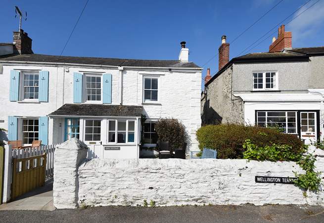 Opal Cottage is a traditional Cornish Cottage in pretty Portscatho.