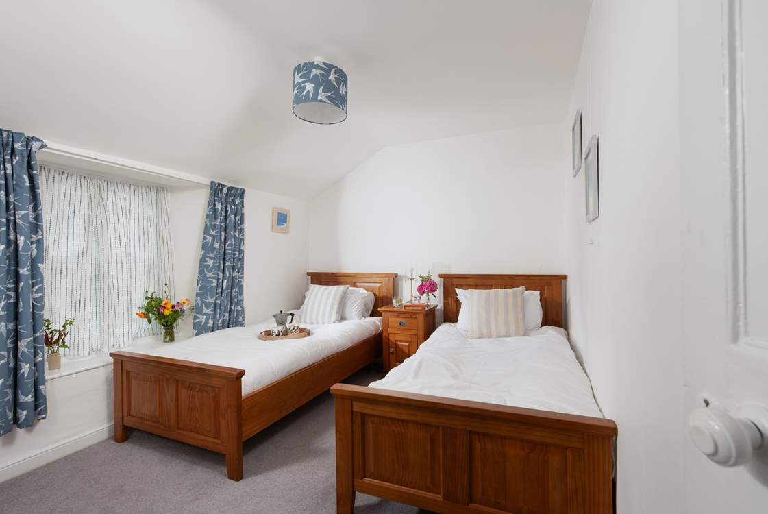 Bedroom 2 with twin beds.