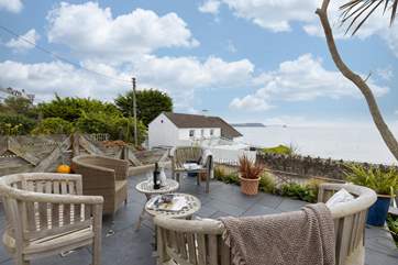 The front terrace has fabulous views from Nare head across to the harbour.