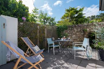 The pretty courtyard garden.