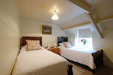 The slightly smaller of the twin bedrooms (the house is more suited to a maximum of 4 adults and 2 children than 6 adults).