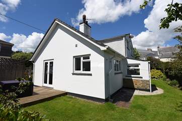 Seabrook is a ground floor apartment, perfectly situated above the square in the centre of Portscatho.
