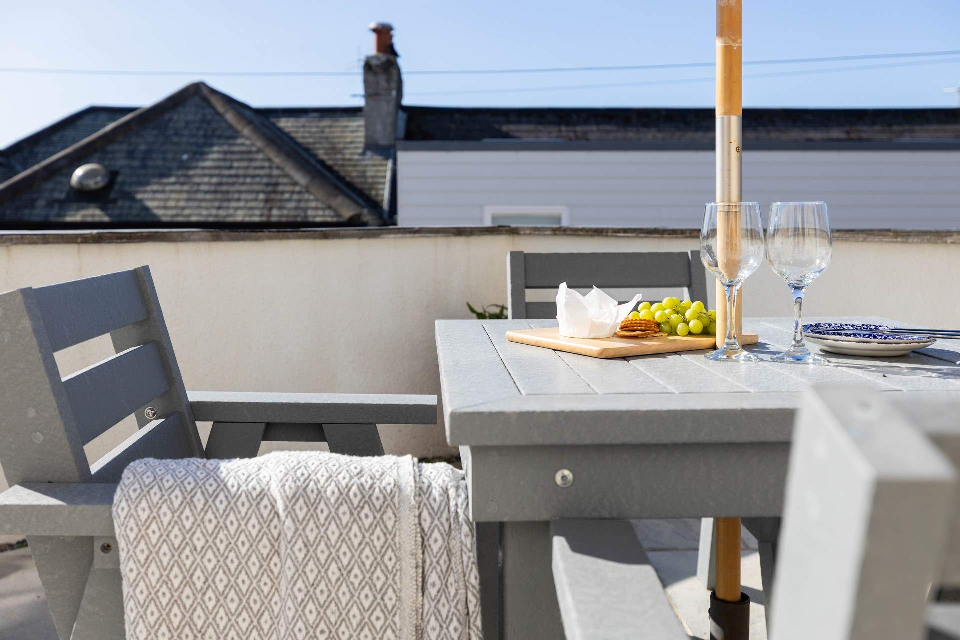 Al fresco dining is the perfect holiday pastime. 