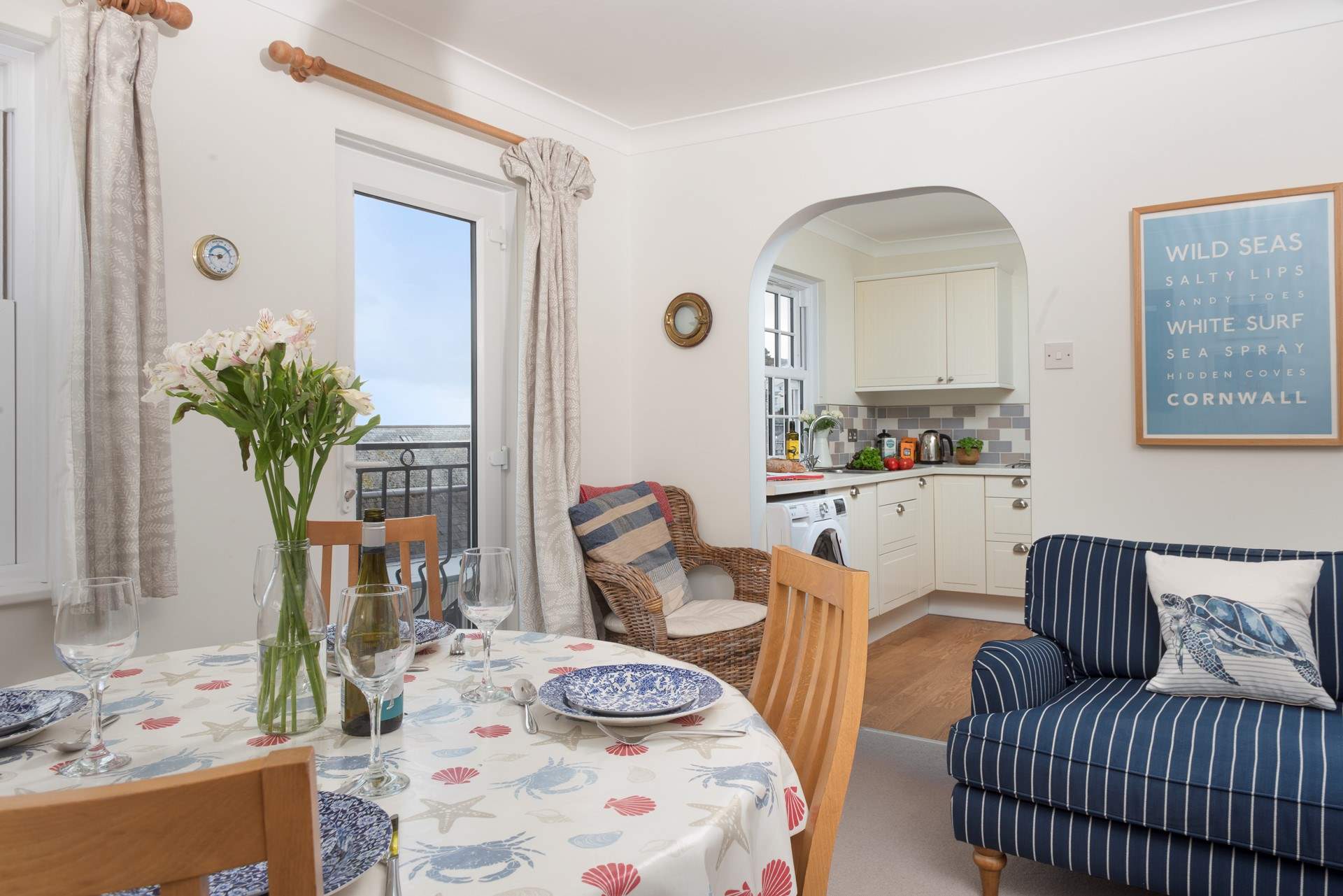 Looking through to the kitchen.