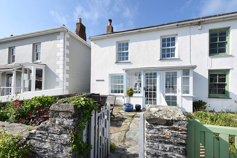 This delightful cottage is centrally located in the village.