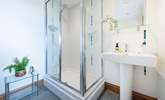 The en suite shower room to bedroom 1. - Thumbnail Image