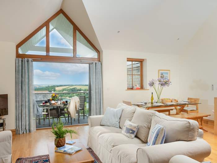 Spinnakers, Sleeps 8 in St Mawes