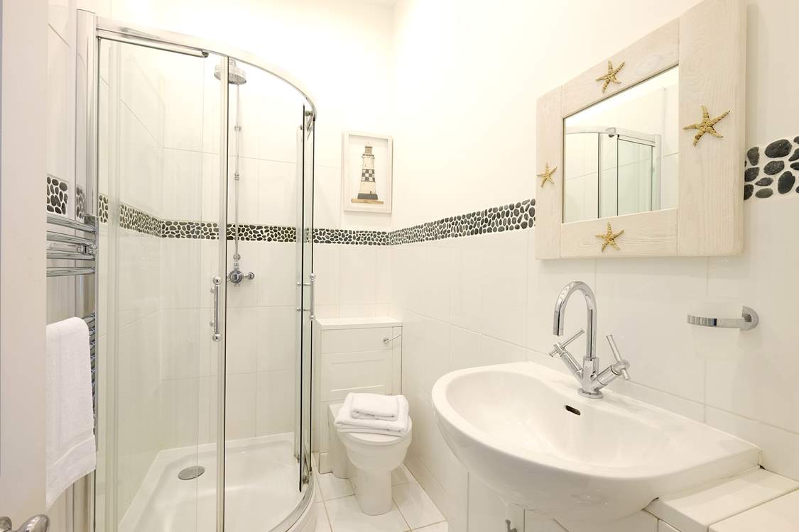 The shower-room for a refreshing shower after a day on the beach.