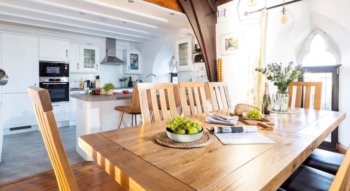 The dining table is next to the kitchen, the perfect sociable layout.