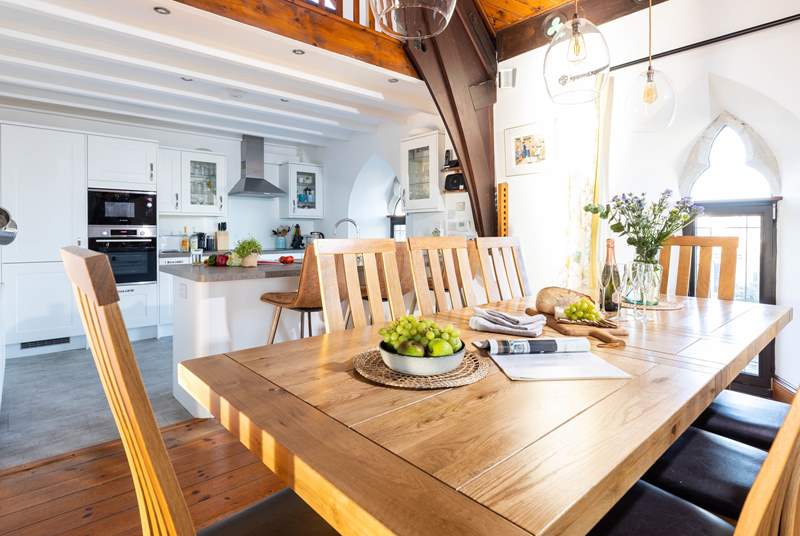 The dining table is next to the kitchen, the perfect sociable layout.