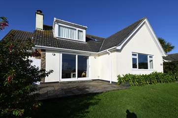 Sit on the patio and enjoy the Cornish sunshine.