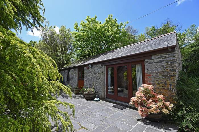 The Old Loft is a 1 bedroom, dog friendly cottage near the beach near Portscatho.