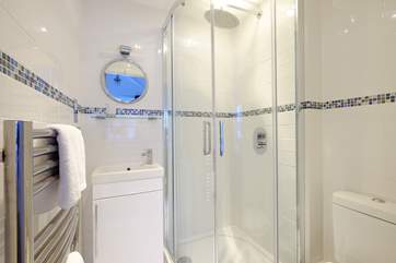 The en suite shower-room.
