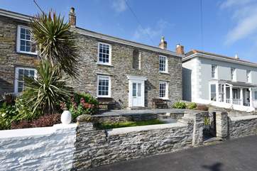 The front of Victoria House.