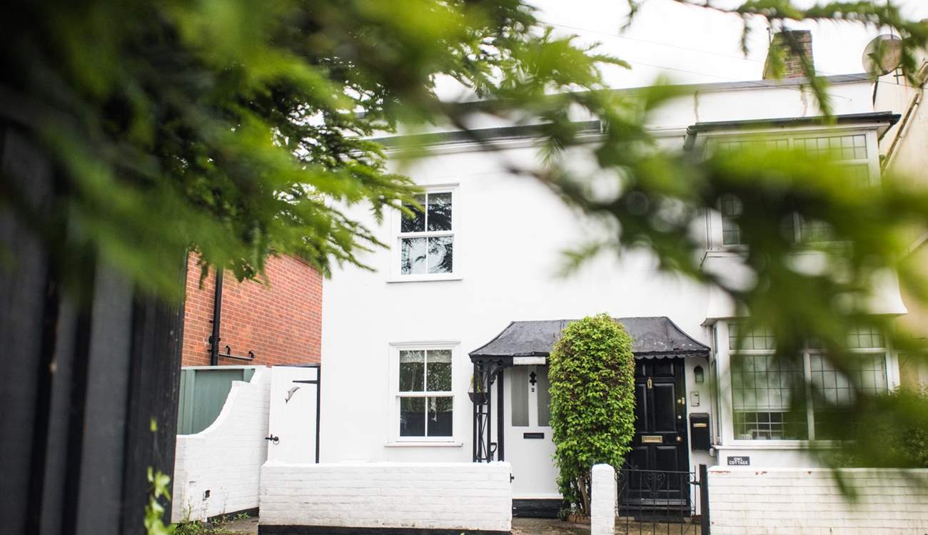 This gorgeous period semi-detached cottage, is not far from the water's edge and the Royal Lymington Yacht Club.