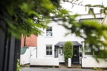 This gorgeous period semi-detached cottage, is not far from the water's edge and the Royal Lymington Yacht Club.