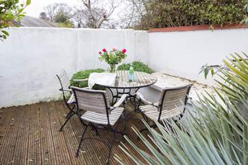 The sheltered courtyard garden faces south-west, making it a traquil sun-trap.