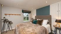 The main bedroom has a super comfy 5ft bed, with luxurious goose down duvet, pillows and river views.
