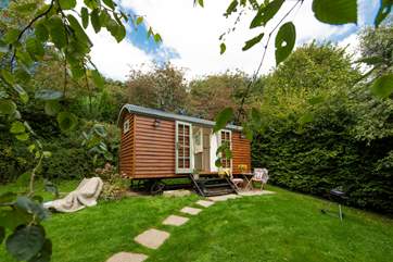 Welcome to Juniper, a truly tranquil hut in the Cornish countryside. Please note there is no longer a sun lounger at this property.