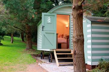 Jasmine's cosy interior is very welcoming and just a few steps away to the spacious shower cabin.