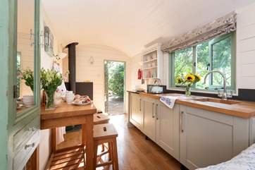 The kitchen-area includes a two-ring hob and built-in fridge.