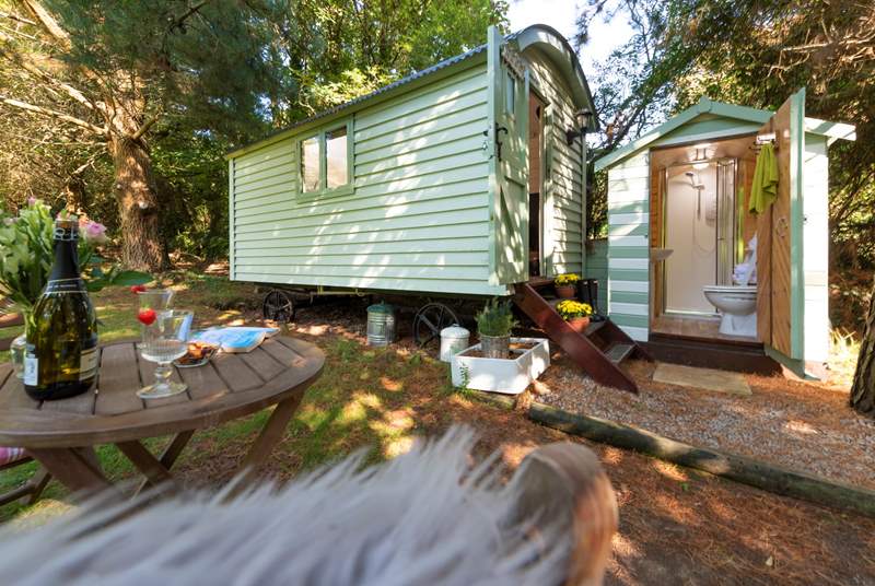 A delightful place to stay with the shower cabin just steps away - luxury glamping indeed!