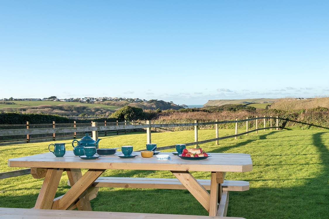 You'll enjoy dining al fresco with such a stunning backdrop.