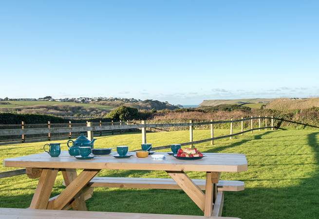 You'll enjoy dining alfresco with such a stunning backdrop.