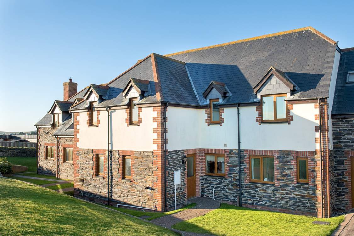 Atlantic View is in a small terrace of four cottages.