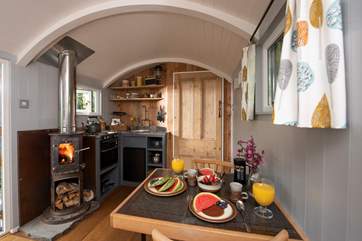 There's even a dining-area - enjoy a scrummy breakfast before heading out and about exploring.