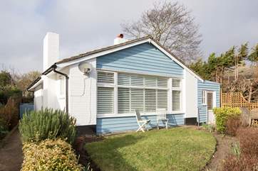 Sandy Days is all on one level in a quiet location, just a ten minute walk from Avon beach.