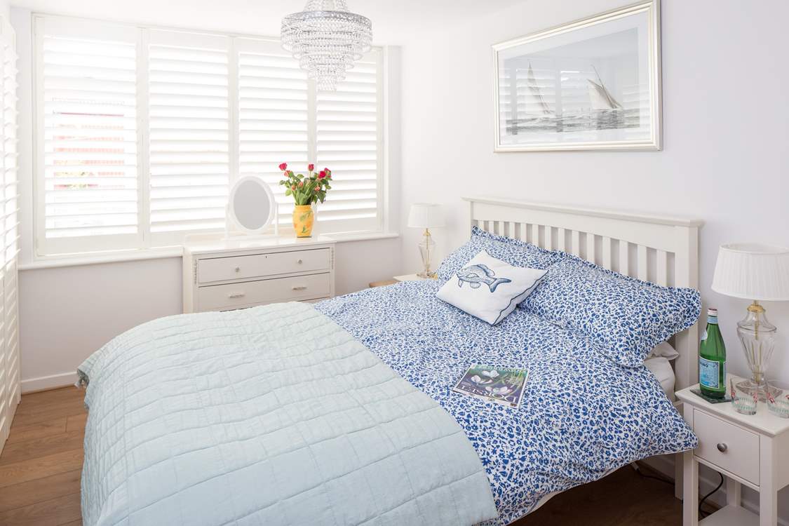 The main bedroom has a super comfy 4ft 6'' bed and gorgeous linens. The small en suite and a further door separates this room from the other bedrooms.