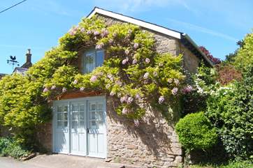 The Coach House has been beautifully renovated to create a stylish and comfortable bolt-hole for two.