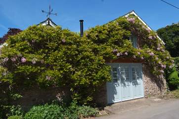 The outside of this detached cottage is adorned with the most stunninng wisteria. The tiny little village lane is very quiet.