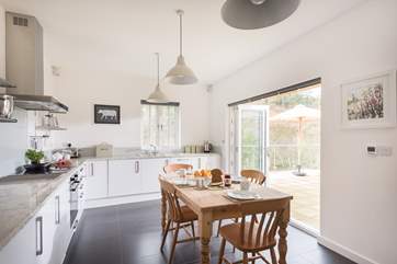 The fabulous kitchen/breakfast-room.