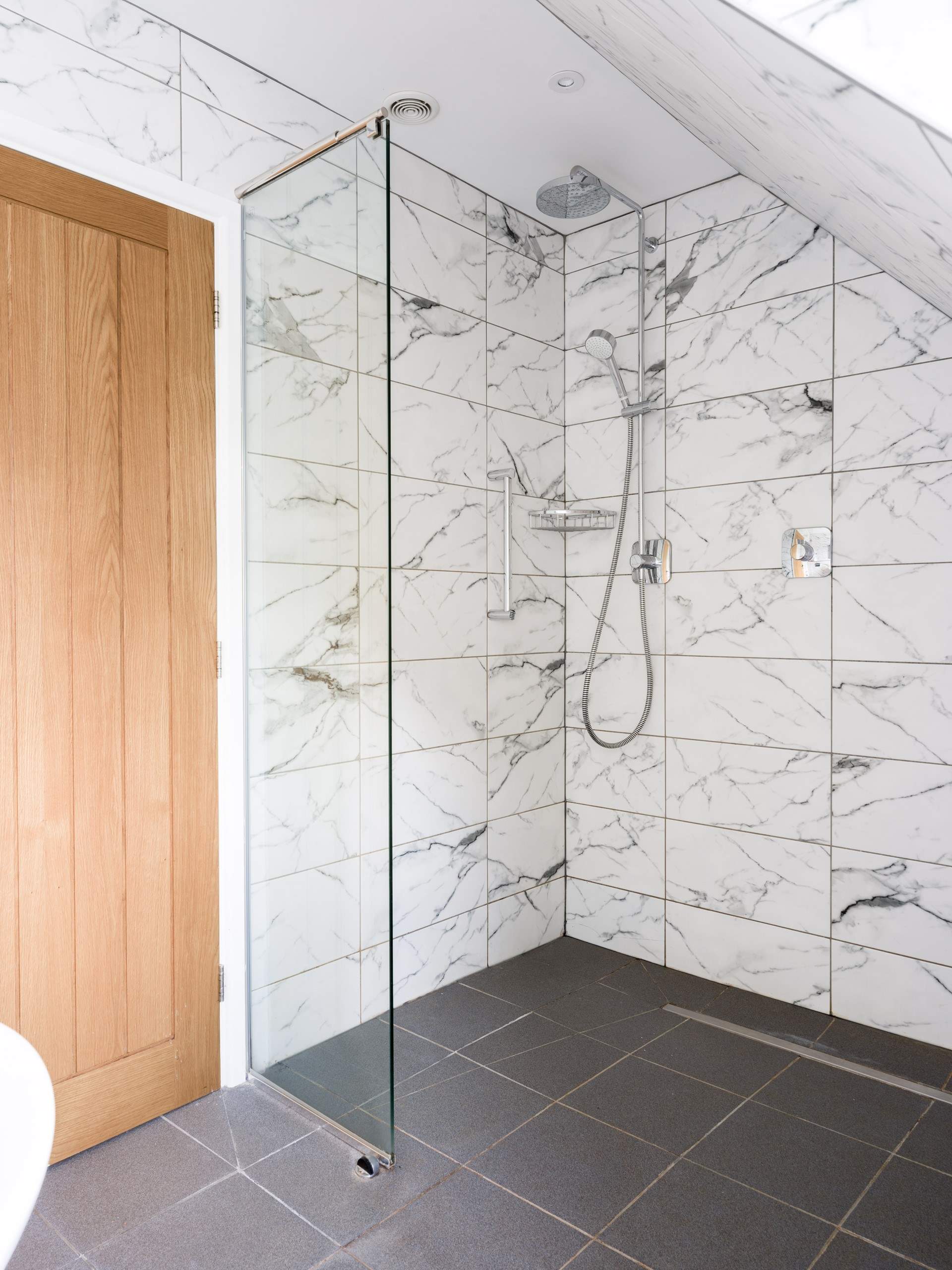 The water pressure is excellent here so that you can really enjoy a invigorating shower.