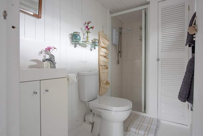 For a small cabin the shower-room is a good size.
