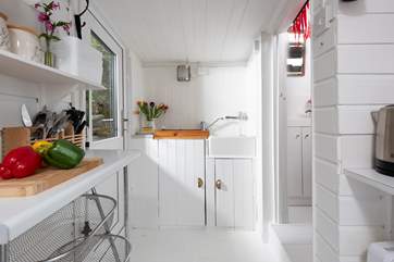 The kitchen is so well-equipped.