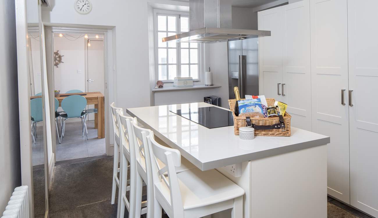 The large fridge/freezer has plenty of space for all those holiday treats and a few chilled bottles.