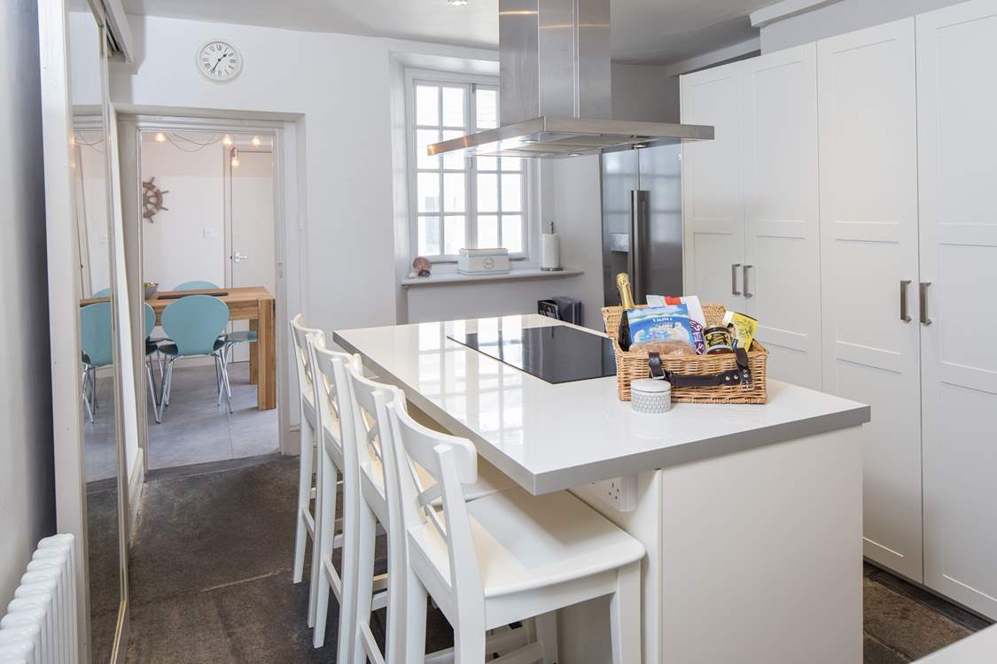 The large fridge/freezer has plenty of space for all those holiday treats and a few chilled bottles.