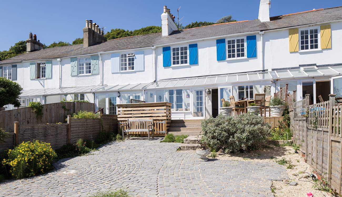 These beautiful Grade II listed cottages are south-facing so enjoy the sun and sea views.