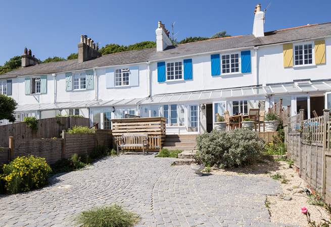 These beautiful Grade II listed cottages are south-facing so enjoy the sun and sea views.
