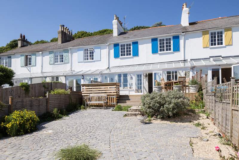 These beautiful Grade II listed cottages are south-facing so enjoy the sun and sea views.