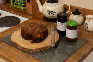 Delicious homemade Somerset cider cake and jams to welcome you.