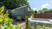 Behind the hut sits the heavenly hot tub!
