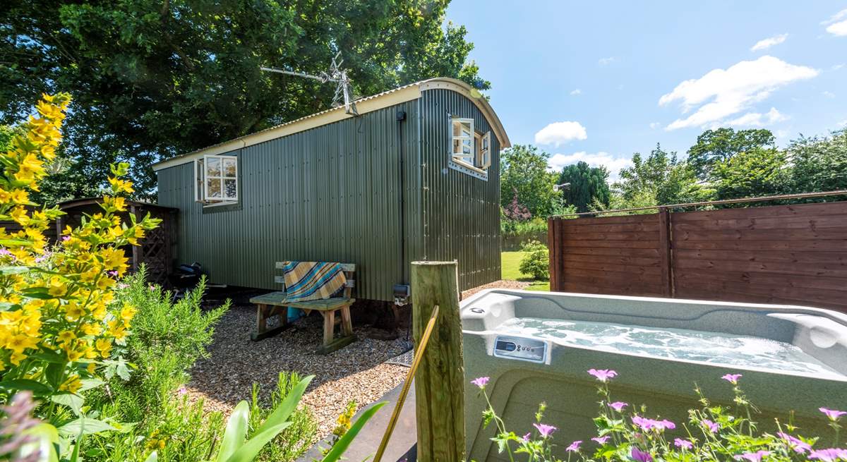 Behind the hut sits the heavenly hot tub!