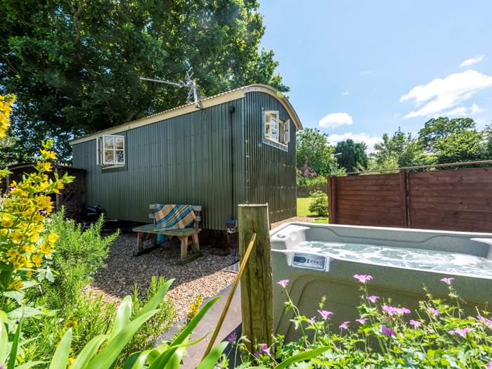 Lamb's Tale Shepherd's Hut, Sleeps 2 in Bridgwater