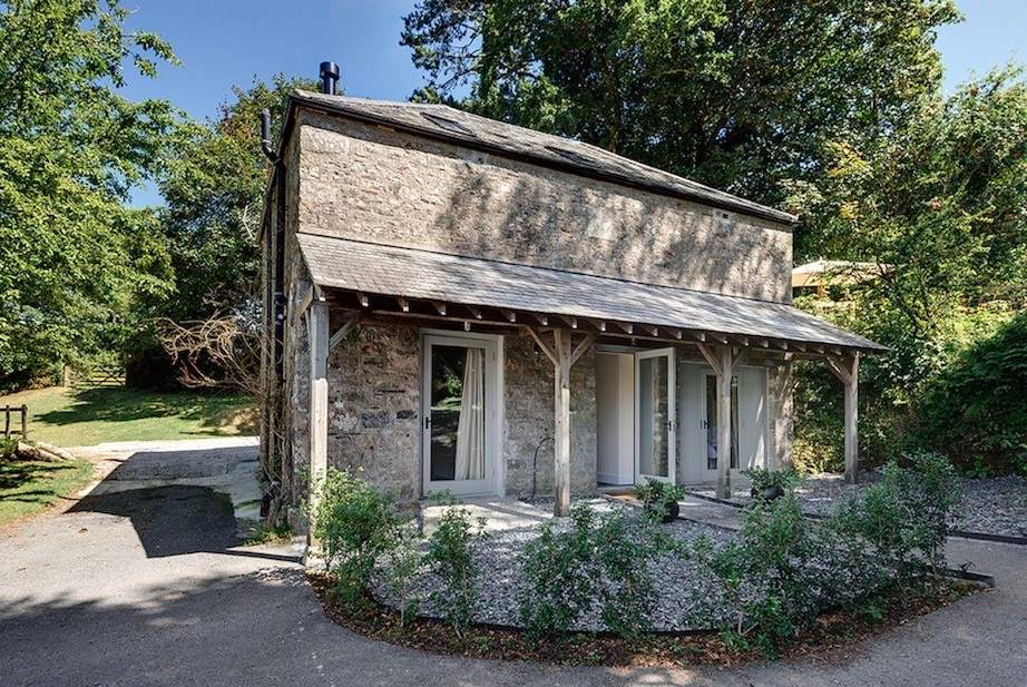 The outside of this lovely cottage.