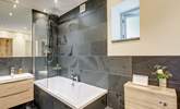 En suite bathroom to bedroom 1. - Thumbnail Image