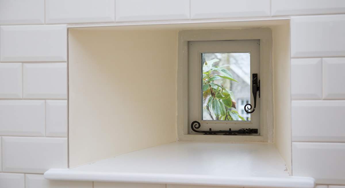 A little window in the kitchen.